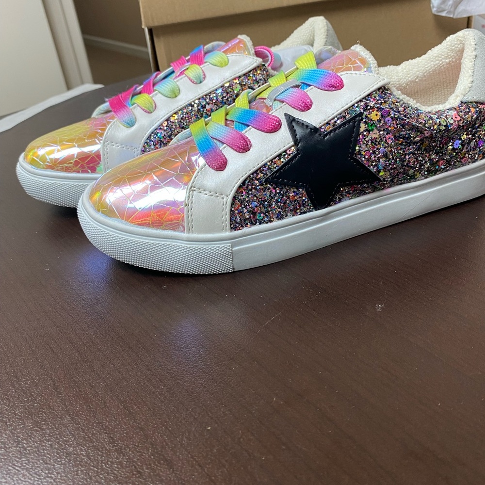 Steve Madden Star Sneakers - Picture 1 of 7